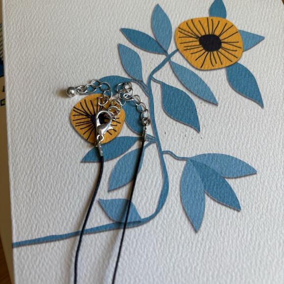 Francesca’s 90s Iridescent Opalite Choker Necklace 🩵 - Picture 3 of 3